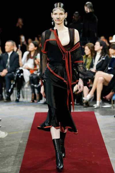 Look 32